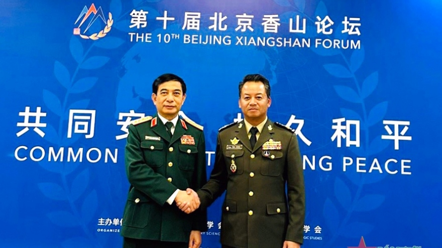 Defense Minister meets Lao and Cambodian counterparts at Beijing Xiangshan Forum